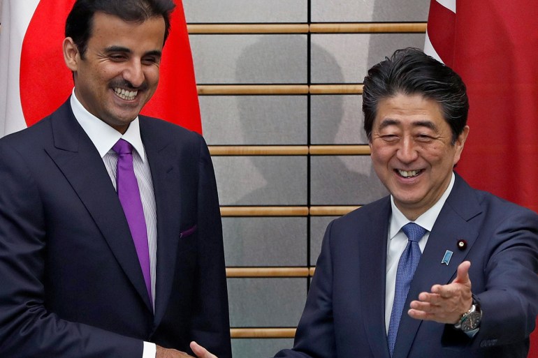 epa07328753 Qatar's Emir Sheikh Tamim bin Hamad Al Thani (L) is greeted by Japan's Prime Minister Shinzo Abe at the start of their talks at Abe's official residence in Tokyo, Japan, 29 January 2019. EPA-EFE/ISSEI KATO / POOL