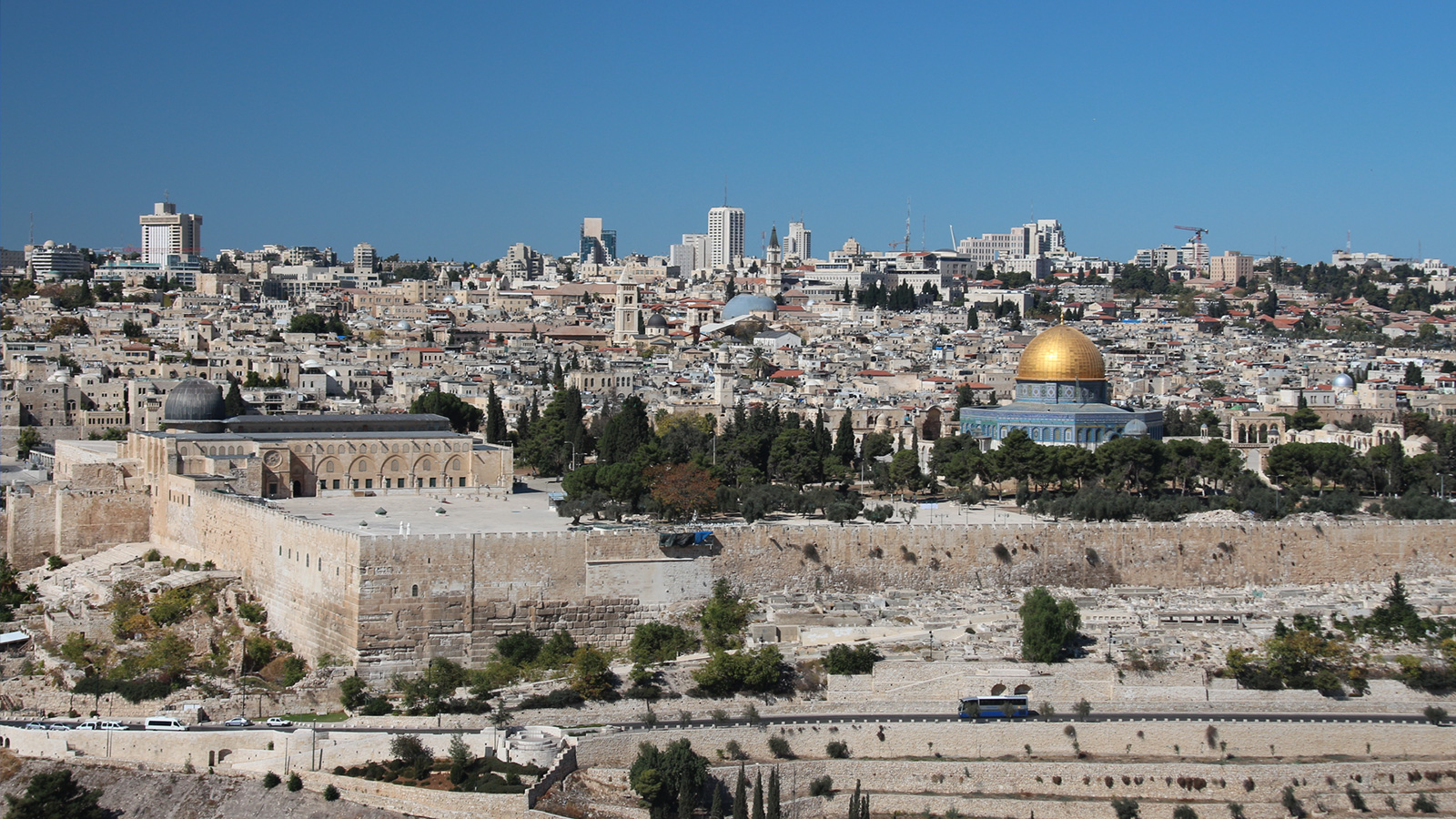 وجد أن سور القدس مهدم بسبب خشية صلاح الدين من إعادة الصليبيين احتلال المدينة المقدسة (مواقع التواصل)
