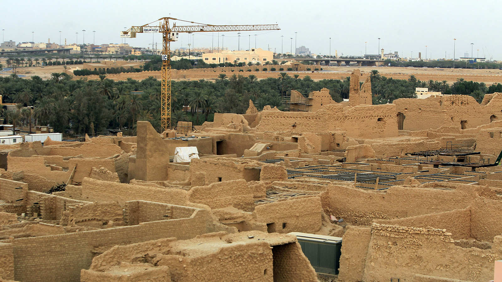 ‪بلدة الدرعية قرب الرياض من الآثار التاريخية  في السعودية‬  (رويترز)