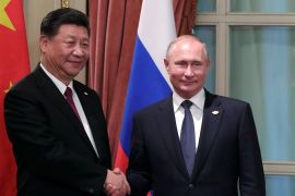 Russia's President Vladimir Putin (R) shakes hands with China's President Xi Jinping during a meeting on the sidelines of the G20 summit in Buenos Aires, Argentina November 30, 2018. Picture taken November 30, 2018. Sputnik/Mikhail Klimentyev/Kremlin via REUTERS  ATTENTION EDITORS - THIS IMAGE WAS PROVIDED BY A THIRD PARTY.