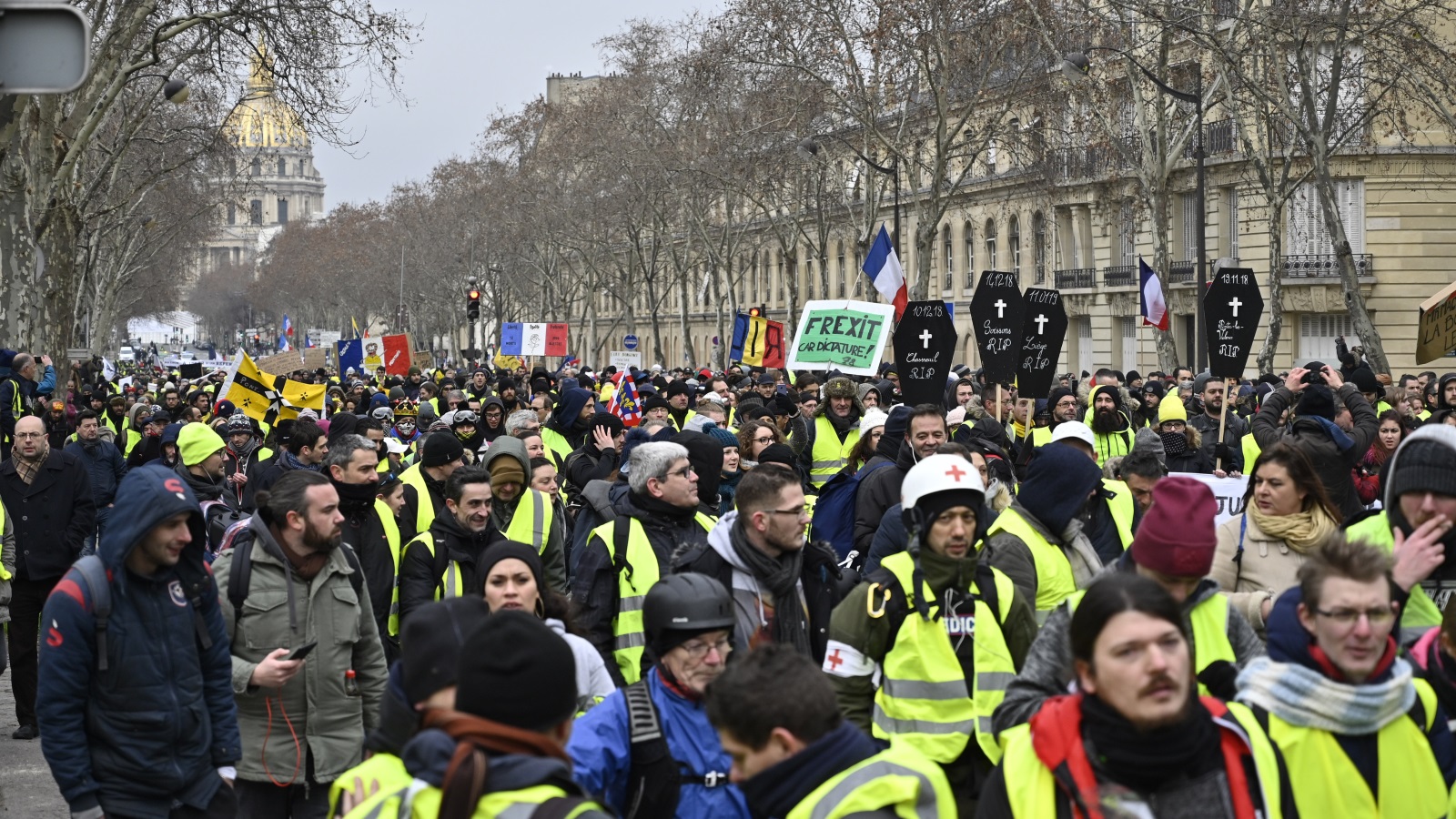 ‪جانب من إحدى مظاهرات السترات الصفراء التي اندلعت في فرنسا مطلع العام الجاري‬ (وكالة الأناضول)