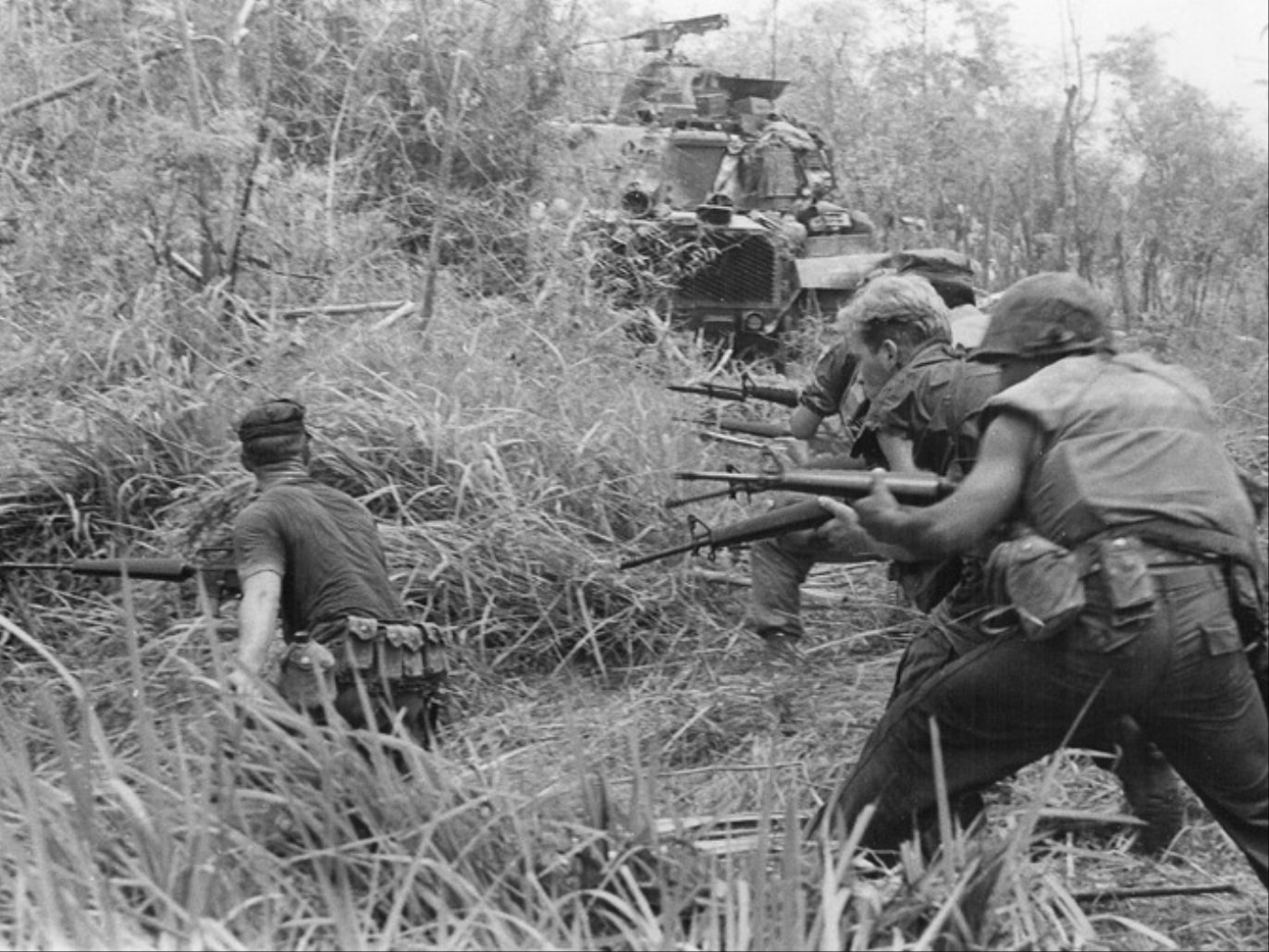 صور أرشيفية من حرب الفيتنام (مواقع التواصل)