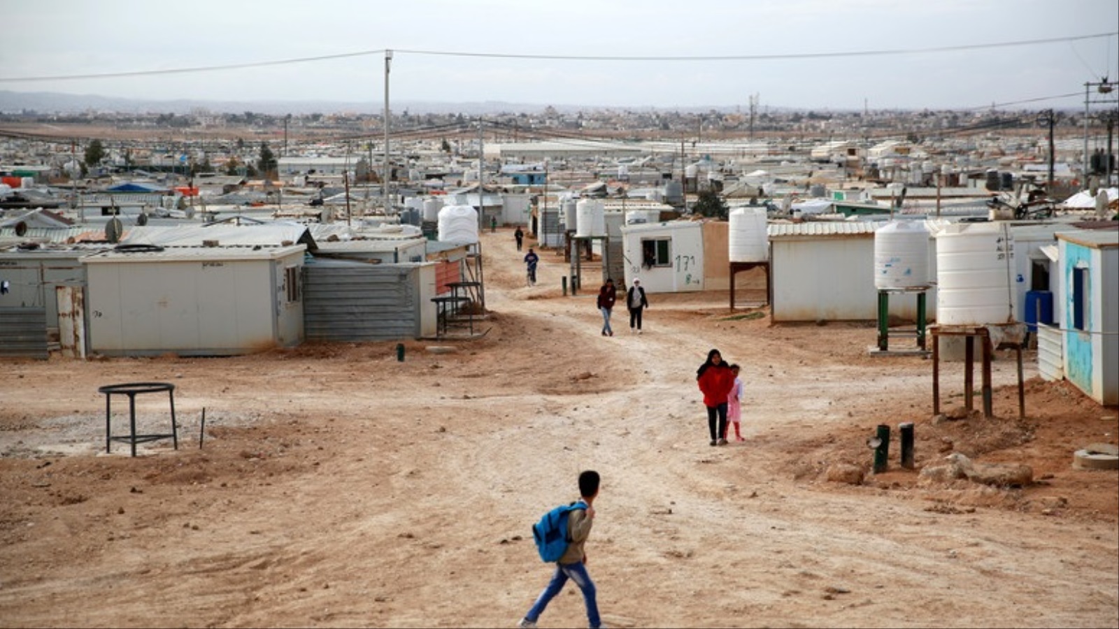 في مخيم الزعتري يعيش ثمانون ألف لاجئ سوري وتلجأ السوريات للعمل لإعالة أسرهن (الأوروبية)
