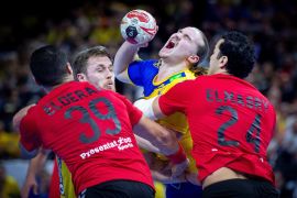 IHF Handball World Championship - Group D - Egypt v Sweden - Royal Arena, Copenhagen, Denmark - January 11, 2019 - Lukas Nilsson of Sweden against Yehia El-Deraa and Ibrahim El-Masry of Egypt. Ritzau Scanpix/Liselotte Sabroe via REUTERS ATTENTION EDITORS - THIS IMAGE WAS PROVIDED BY A THIRD PARTY. DENMARK OUT. NO COMMERCIAL OR EDITORIAL SALES IN DENMARK.