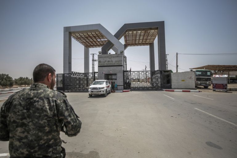 Hamas security guard stands outside Rafah border crossing in the southern Gaza Strip, 20 May 2018. Egyptian President Abdel Fattah al-Sisi announced that the Rafah border crossing point with Gaza strip will be kept open during the whole month of Ramadan.