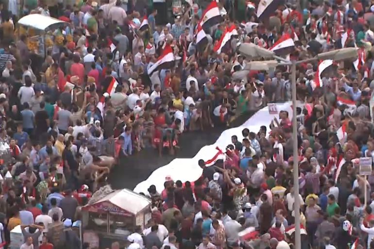 الثورة المصرية بذكراها الثامنة.. أزمات اقتصادية طاحنة تعيشها البلاد