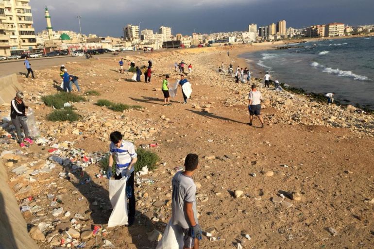 Said سعيد - تنظيف شاطئ الميناء في اطار نشاط _مسعفون بيئيون_ - "الفيحاء تفرز".. تسعى لإختراق أزمة النفايات في طرابلس