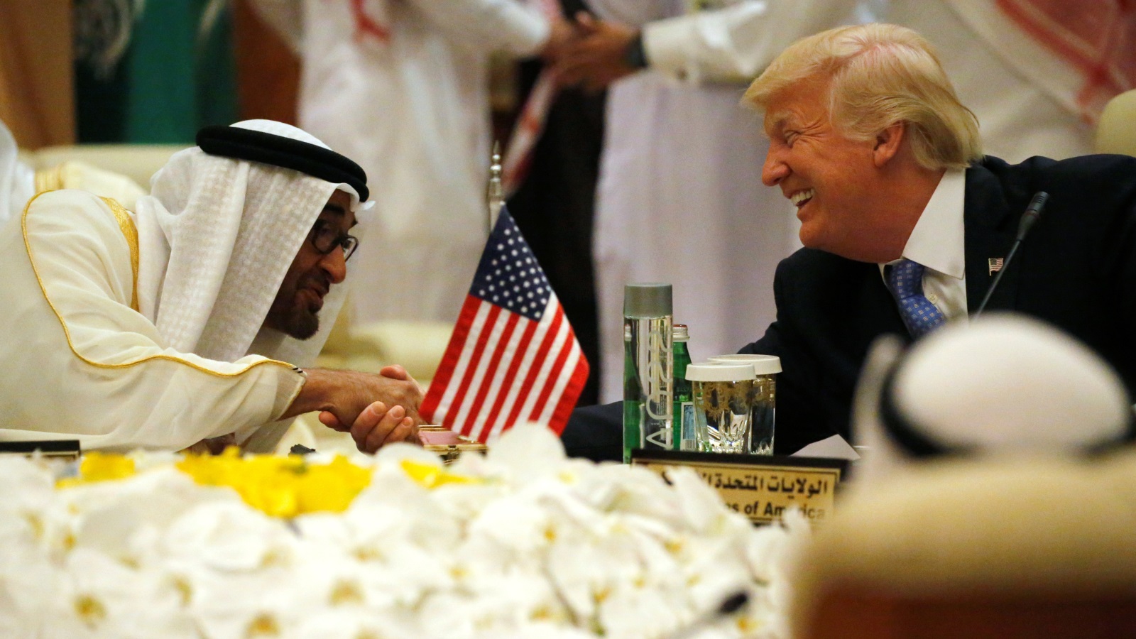 ‪محمد بن زايد متهم بإفشال مبادرة ترامب للإصلاح بين قطر والسعودية قبل عامين‬ (رويترز)