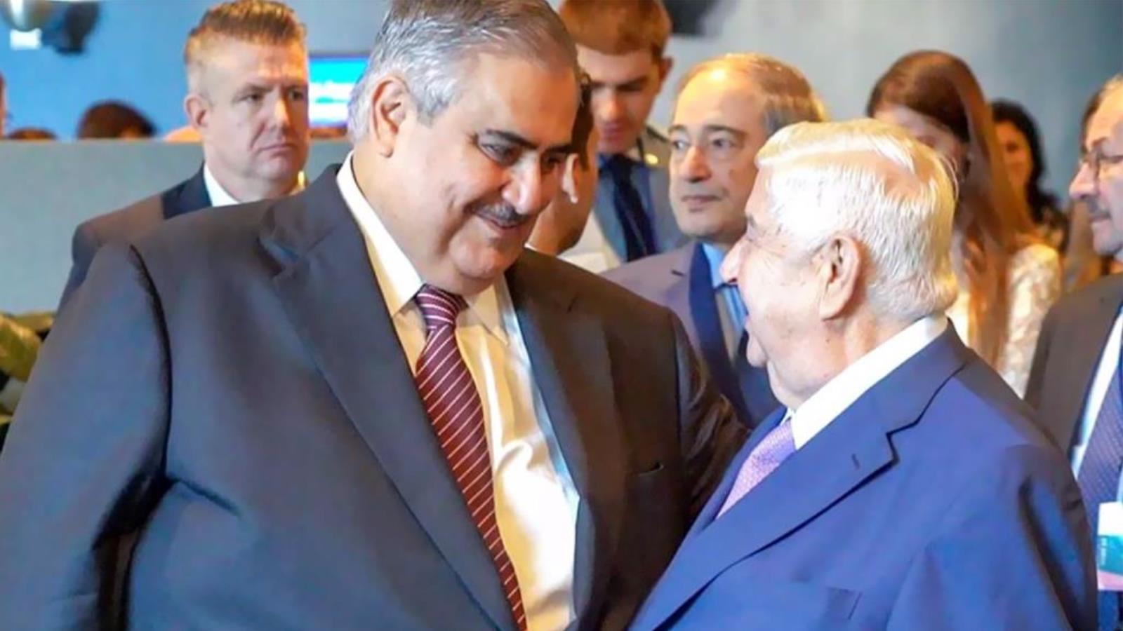 وزير خارجية البحرين خالد بن أحمد آل خليفة (يسار) التقى نظيره السوري وليد المعلم بنيويورك (الجزيرة)