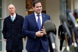 Florida Senators Rick Scott (L) and Marco Rubio (R) walk from the White House to speak to reporters after their meeting with U.S. President Donald Trump about Venezuela in Washington, U.S., January 22, 2019. REUTERS/Kevin Lamarque
