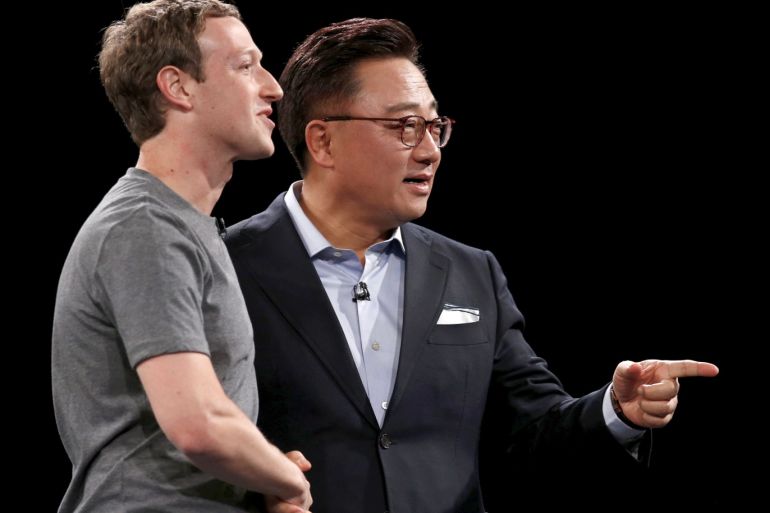 Mark Zuckerberg (L), founder of Facebook, is greeted by Samsung's Mobile Communications Business president, Dongjin Koh, during the unveiling ceremony of the Samsung S7 and S7 edge smartphones at the Mobile World Congress in Barcelona, Spain, February 21, 2016. REUTERS/Albert Gea