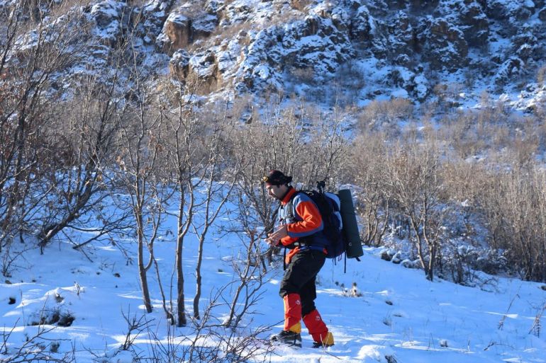 Said سعيد - المتسلق سلمان كوردي وهو يتوجه نحو قمة جبل كورك باربيل (الصورة خاصة بالجزيرة نت) - تسلق الجبال يجذب المزيد من الشباب في كردستان العراق