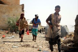 epa07322543 Members of Yemeni pro-government forces patrol at a position during a fragile ceasefire in the port city of Hodeidah, Yemen, 26 January 2019. According to reports, the United Nations is set to replace the chief of a UN monitoring mission General Patrick Cammaert with Danish Major General Michael Anker Lollesgaard to oversee boosting the monitoring mission to up to 75 observers in the Yemeni port city of Hodeidah. EPA-EFE/NAJEEB ALMAHBOOBI