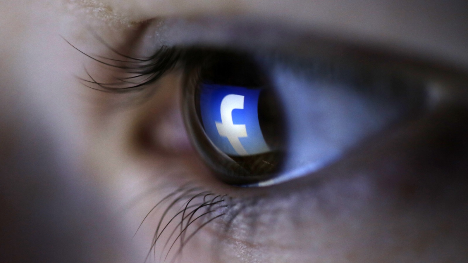 شركة فيسبوك أكدت أن تلصصها على أجهزة المستخدمين كان بموافقتهم وبعلم أولياء أمورهم إن كانوا مراهقين (رويترز)