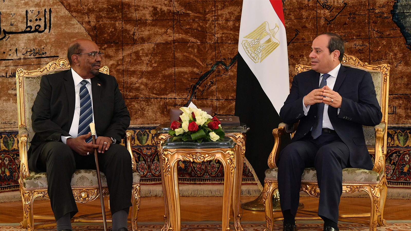  الرئيس السوداني (يسار) اتهم أثناء زيارته الأخيرة لمصر جهات لم يسمها بمحاولة إعادة إنتاج ربيع عربي في بلاده(الأوروبية)