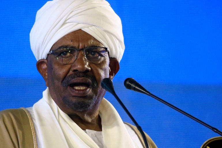 Sudan's President Omar al-Bashir addresses the nation on the eve of the 63rd Independence Day anniversary at the Presidential Palace in Khartoum, Sudan December 31, 2018. REUTERS/Mohamed Nureldin Abdallah