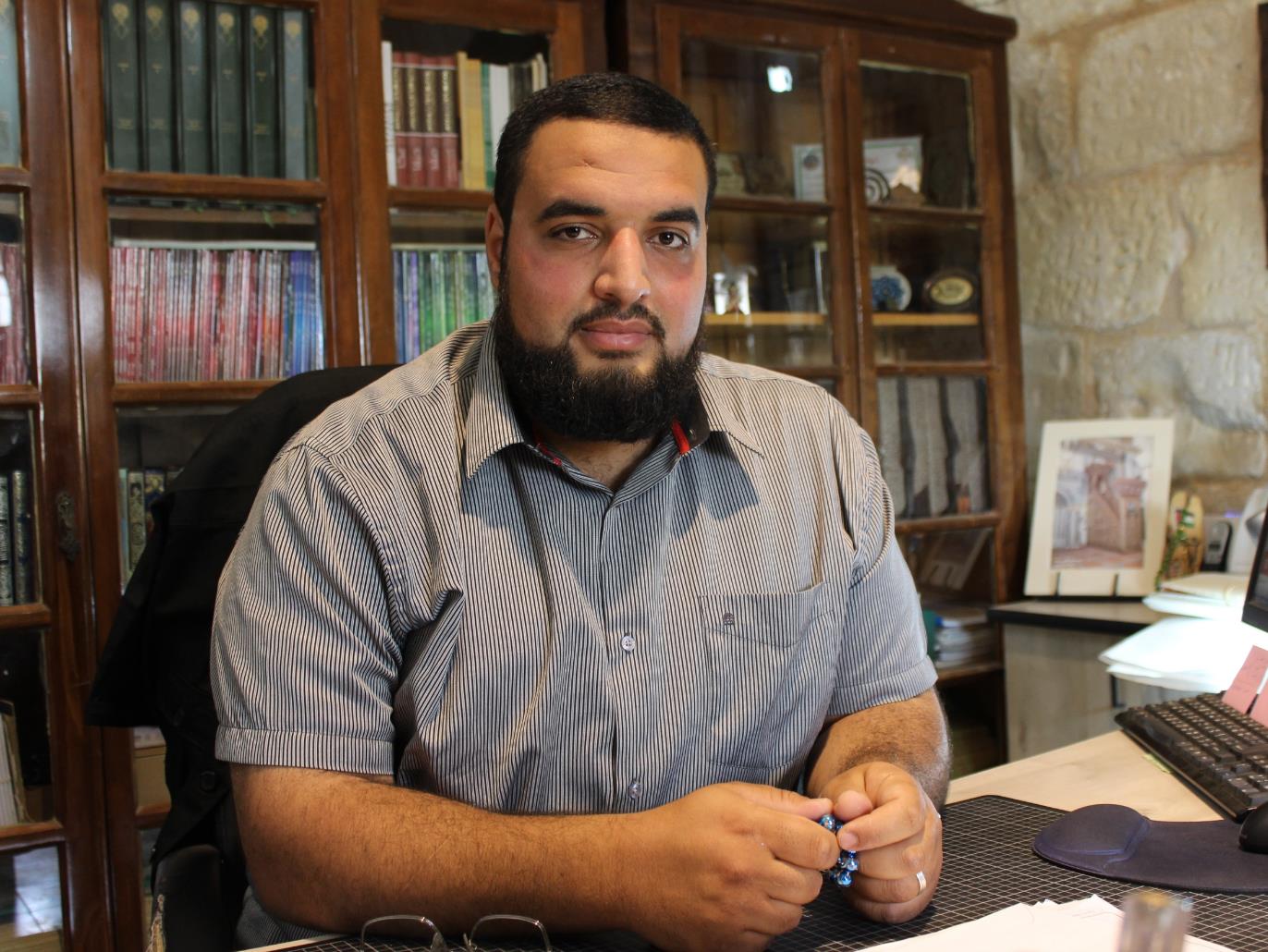 ‪رضوان عمرو: الاحتلال الإسرائيلي جمع تلك المخطوطات بطرق مختلفة‬ (الجزيرة)