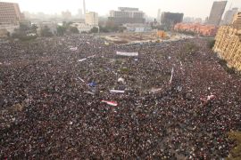 خطاب مبارك والخطوات التي اتخذها لم تقنع المتظاهرين الذين واصلوا اعتصامهم في ميدان التحرير رويترز