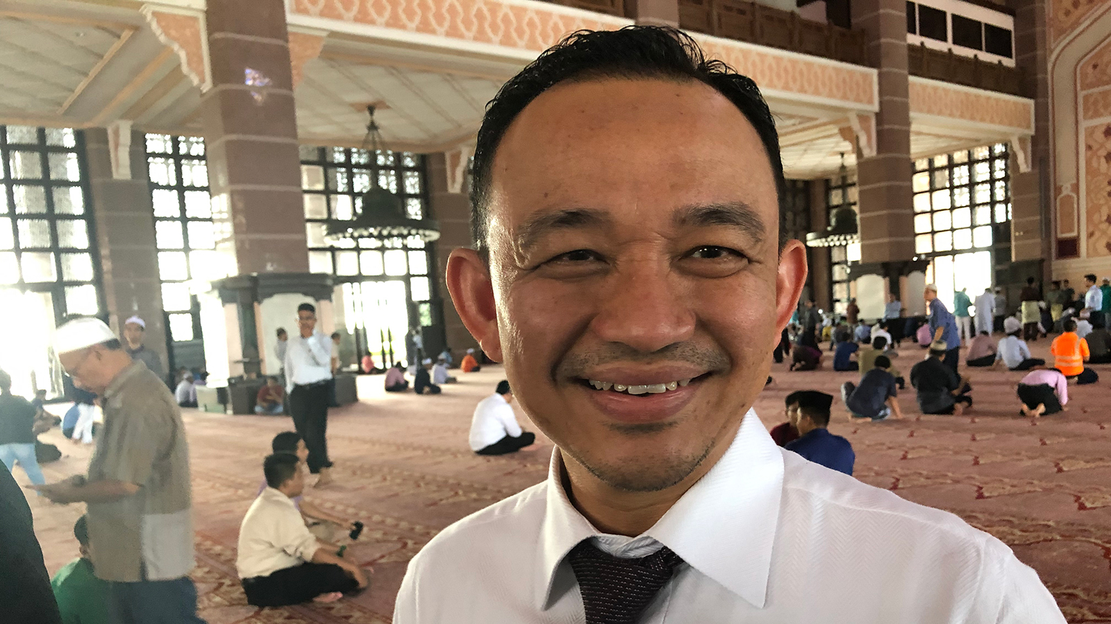 ‪وزير التعليم الماليزي يؤكد على الحاجة إلى إصلاح المؤسسات التعليمية والأنظمة المرتبطة بها من أجل استقطاب الطلبة الأجانب‬ (الجزيرة)