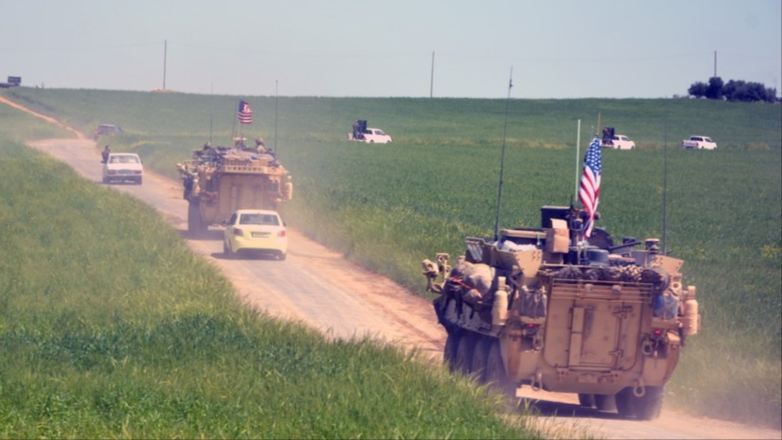 ‪آليات عسكرية أميركية أثناء عمليات مشتركة مع قوات كردية شمالي سوريا‬  (الأوروبية-أرشيف)
