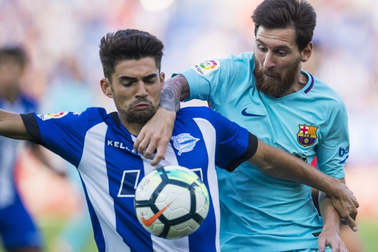 VITORIA-GASTEIZ, SPAIN - AUGUST 26: Lionel Messi of FC Barcelona duels for the ball with Enzo Zidane of Deportivo Alaves during the La Liga match between Deportivo Alaves and Barcelona at Estadio de Mendizorroza on August 26, 2017 in Vitoria-Gasteiz, Spain . (Photo by Juan Manuel Serrano Arce/Getty Images)