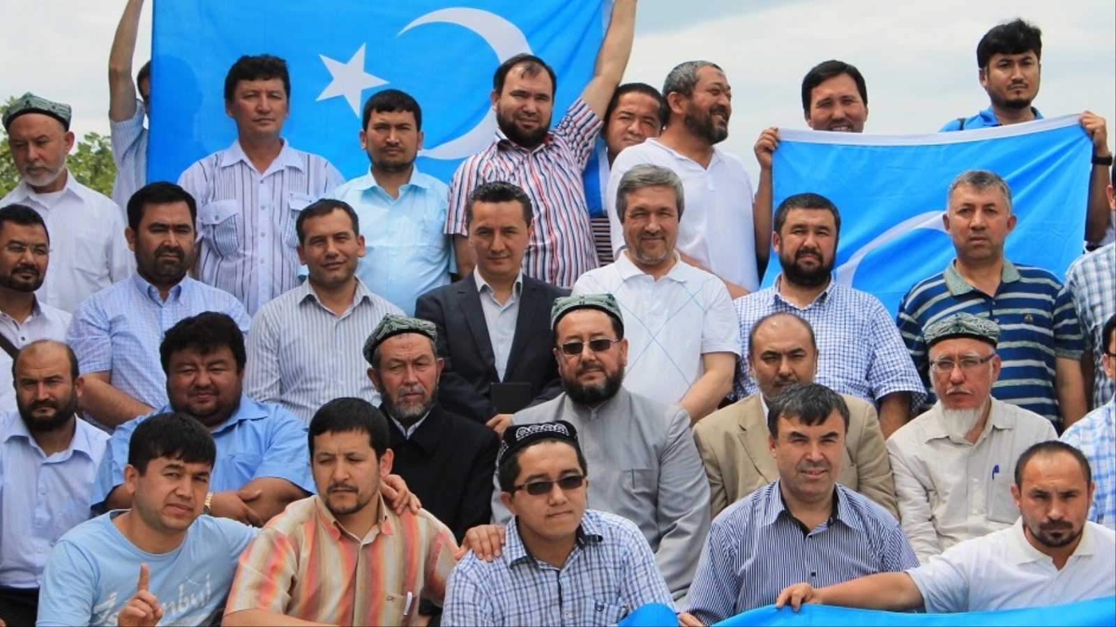 ‪الشباب الإيغوري في أحد تجمعاتهم في تركيا‬ (الجزيرة)