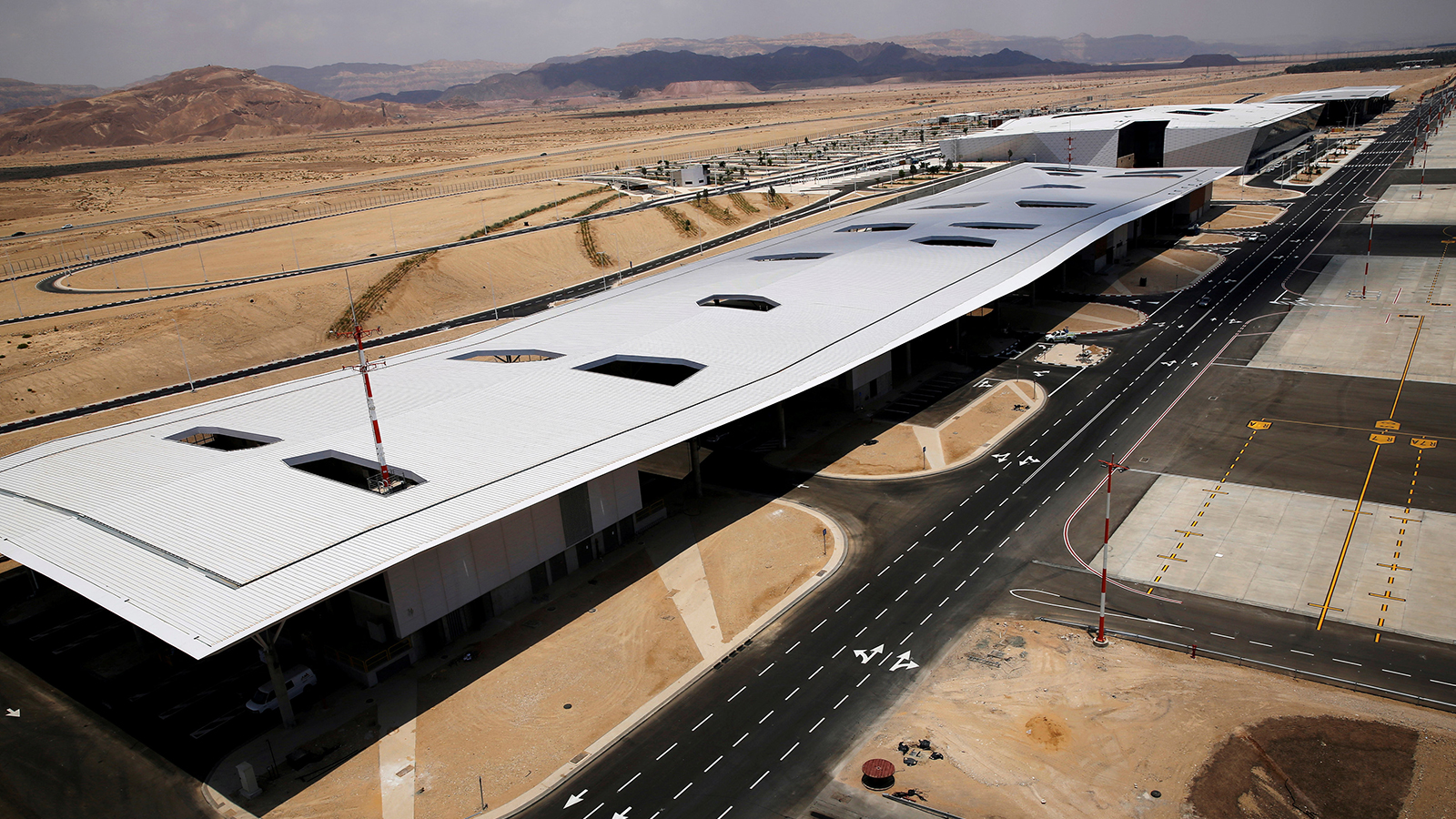 المطار الإسرائيلي الجديد سيكون منافسا قويا لمطار الملكة علياء الدولي في العاصمة الأردنية (رويترز)