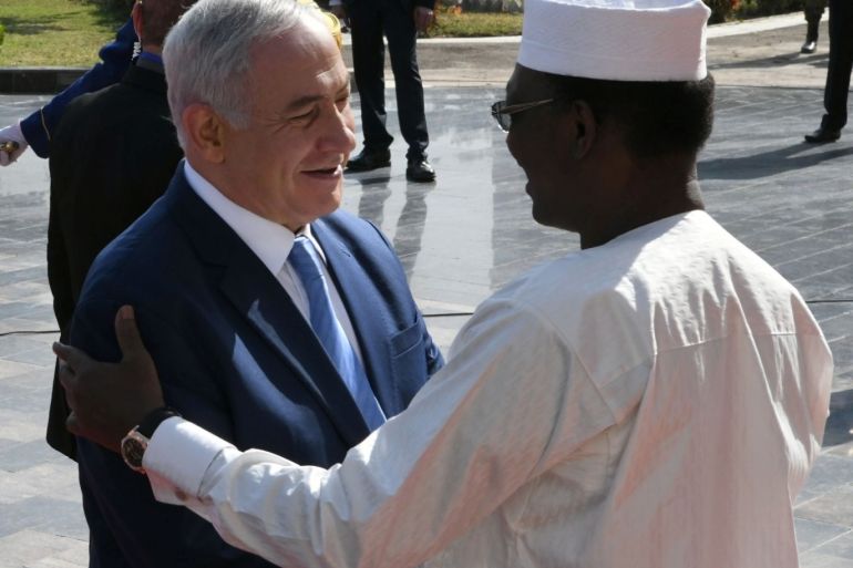 Israeli Prime Minister Benjamin Netanyahu is greeted by Chad's President Idriss Deby upon his arrival in N'Djamena, Chad January 20, 2019. Kobi Gideon/Government Press Office/Handout via REUTERS ATTENTION EDITORS - THIS PICTURE WAS PROVIDED BY A THIRD PARTY.