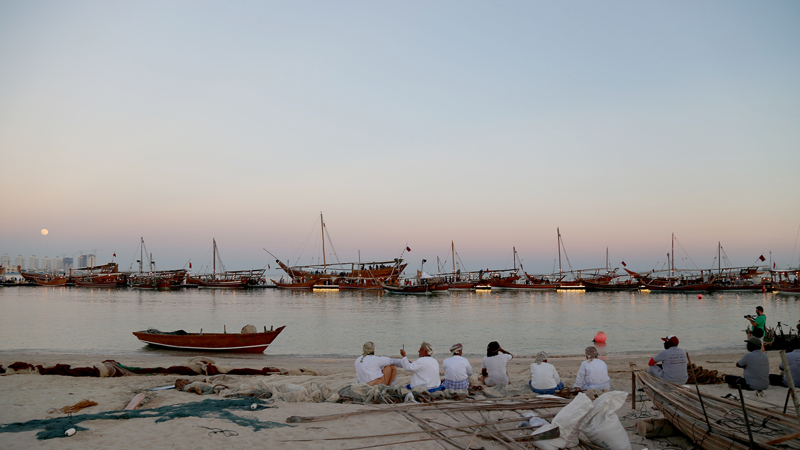 ارتباط الشعب الخليجي عموما والقطري خصوصا بالبحر جاء بسبب رحلات الصيد والغوص(الجزيرة نت)