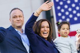 OAKLAND, CA - JANUARY 27: U.S. Senator Kamala Harris (D-CA) waves to her supporters with her husband, Douglas Emhoff and her niece, Amara Ajagu, 2, during her presidential campaign launch rally in Frank H. Ogawa Plaza on January 27, 2019, in Oakland, California. Twenty thousand people turned out to see the Oakland native launch her presidential campaign in front of Oakland City Hall. Mason Trinca/Getty Images/AFP== FOR NEWSPAPERS, INTERNET, TELCOS & TELEVISION USE ONLY ==
