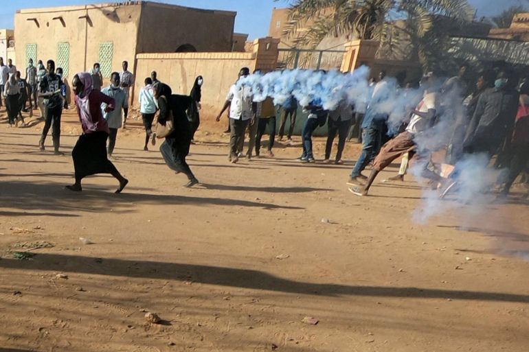 Sudanese demonstrators run from a teargas canister fired by riot policemen to disperse them as they participate in anti-government protests in Omdurman, Khartoum, Sudan January 20, 2019. REUTERS/Mohamed Nureldin Abdallah