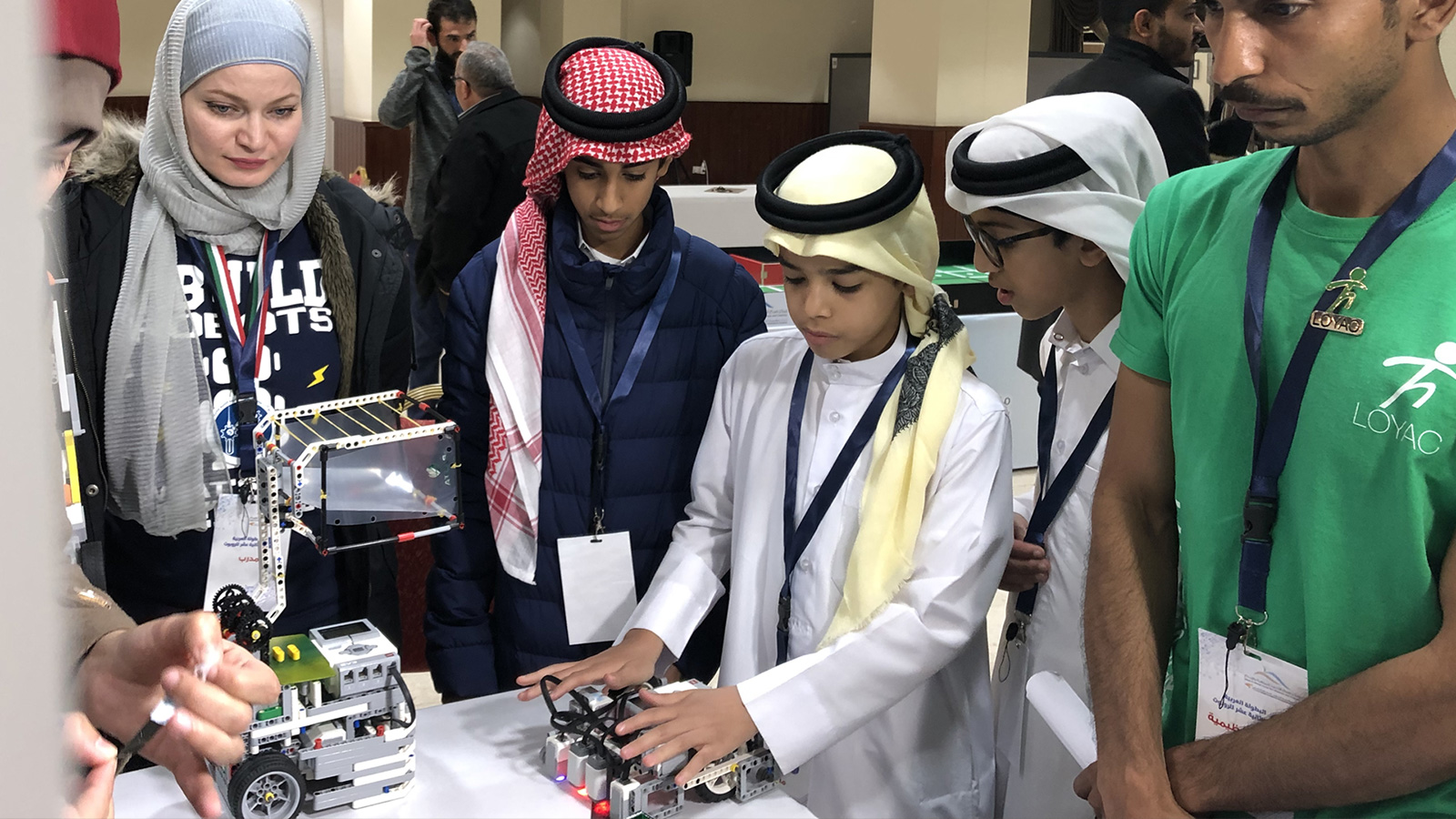 فريق مدرسة خالد بن أحمد في قطر يشارك بمنافسات تتبع الخط للمبتدئين(الجزيرة نت)