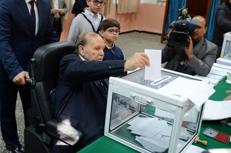 Algeria's President Abdelaziz Bouteflika casts his ballot during the local elections at a polling station in Algiers, Algeria November 23, 2017. REUTERS/Ramzi Boudina