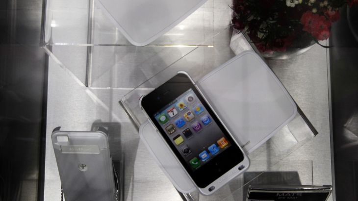A Powermat wireless charging system is displayed as charging an Apple's iPhone 4 during the GSMA Mobile World Congress in Barcelona February 17, 2011. REUTERS/Gustau Nacarino (SPAIN - Tags: BUSINESS SCI TECH)