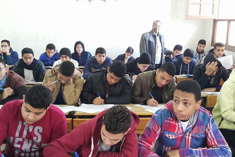طلبة خلال الامتحانات في مدرسة السعيدية الثانوية في مصر_مواقع التواصل