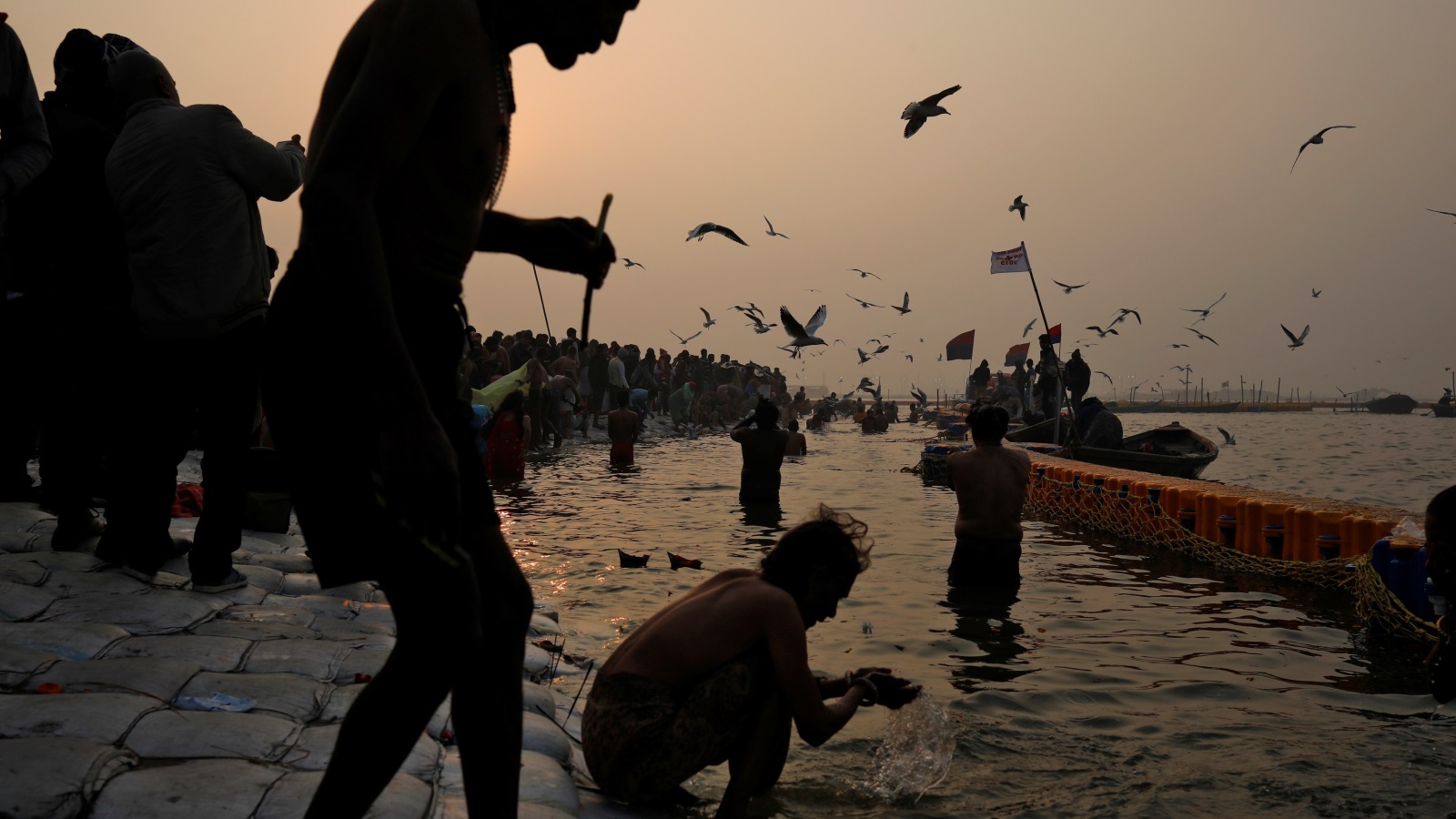 مياه نهري الغانج ويامونا في الهند قاتلة للجراثيم بشكل عام ومدمرة بشكل خاص للكوليرا بحسب بعض الدراسات (رويترز)