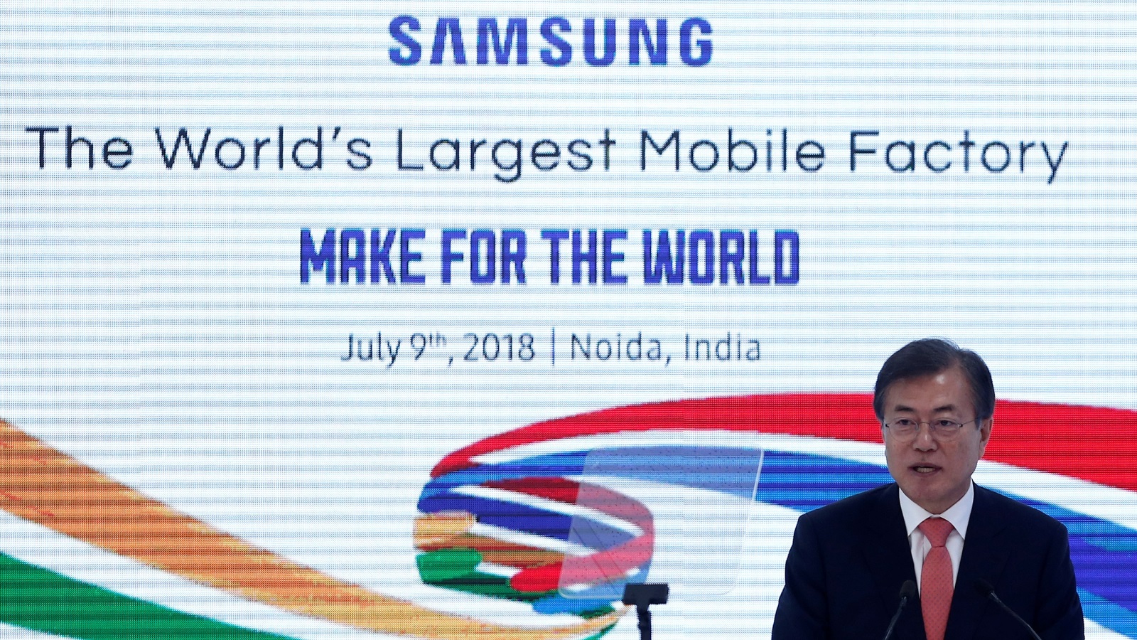 رئيس كوريا الجنوبية مون جاي-إن خلال الإعلان عن افتتاح مصنع سامسونغ في الهند بوصفه أكبر مصنع للهواتف الجوالة في العالم (رويترز)