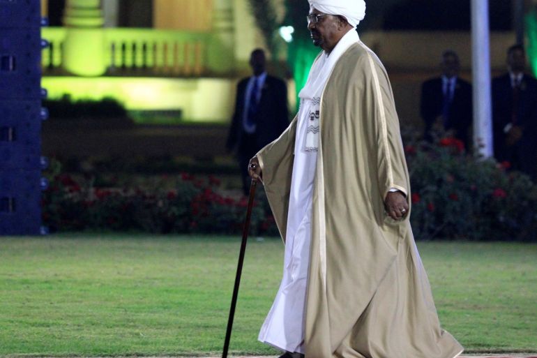 Sudan's President Omar al-Bashir arrives ahead of delivering his addresses to the nation on the eve of the 63rd Independence Day anniversary at the Presidential Palace in Khartoum, Sudan December 31, 2018. REUTERS/Mohamed Nureldin Abdallah