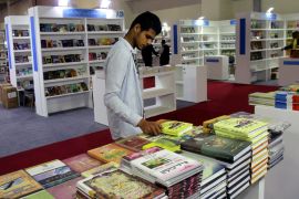 epa07311618 Visitors browse books during the 50th Cairo International Book Fair at Egypt International Exhibition Center, Cairo, Egypt, 23 January 2019. Some 1273 publishers from 35 countries are participating in the 50th edition of Cairo International Book Fair in the period between 22 January and 05 February 2019. EPA-EFE/KHALED ELFIQI