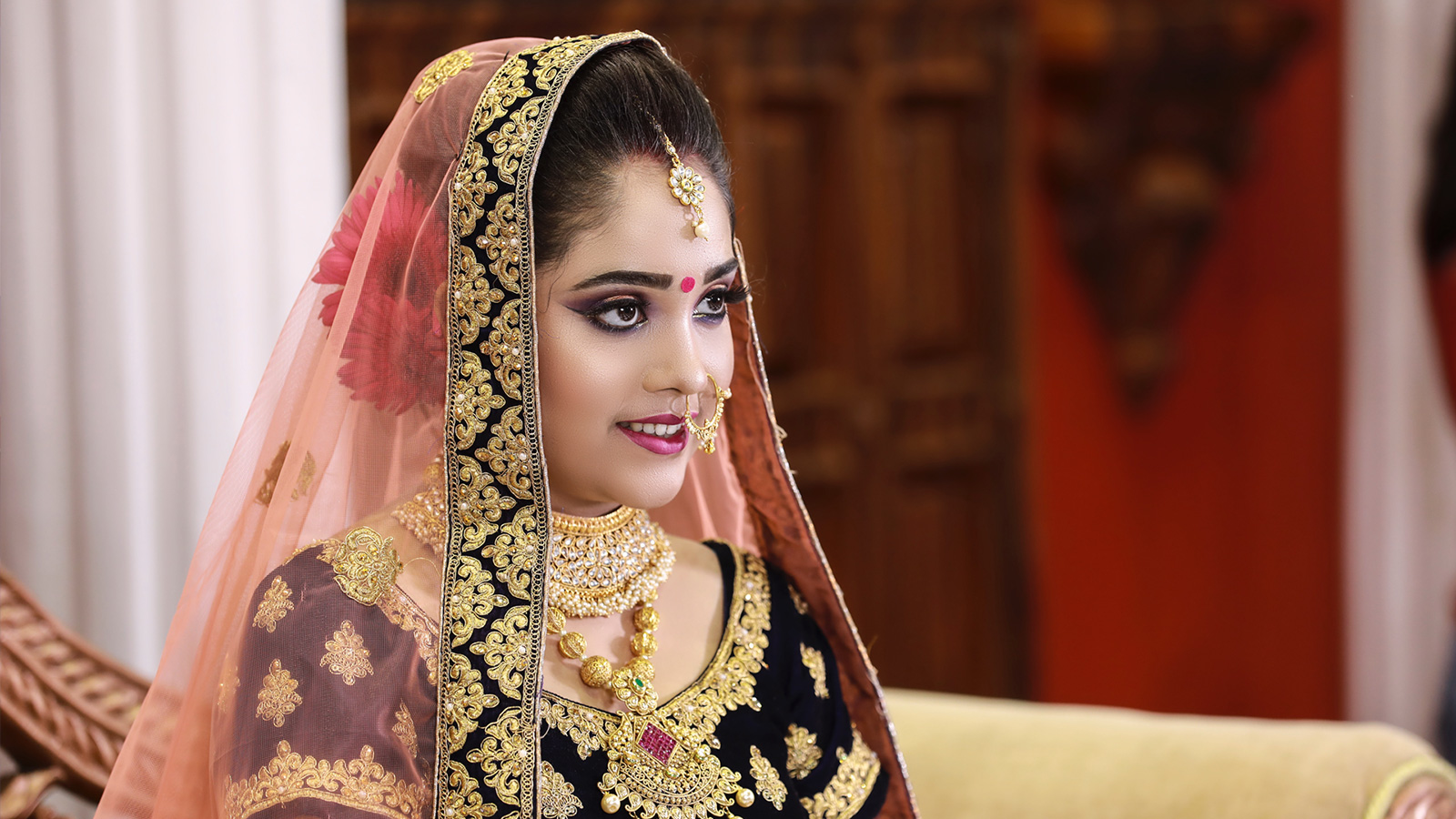 ‪لماذا تسرق فتيات عائلة العروس في الهند  حذاء العريس؟‬ (مواقع التواصل)