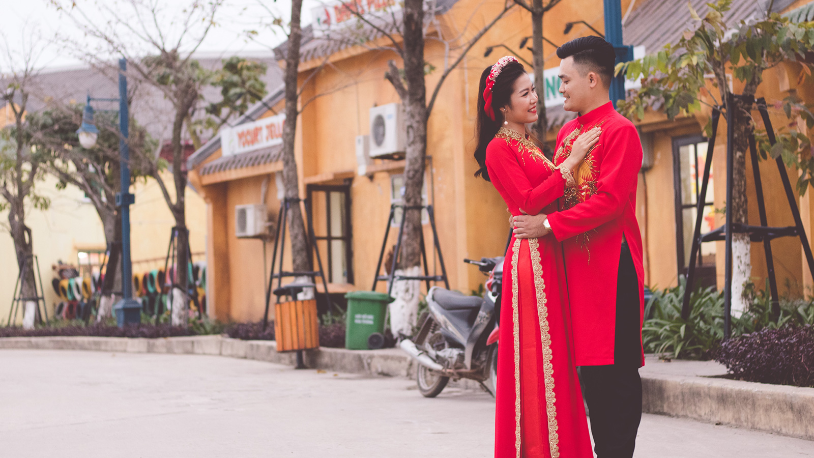 ‪في الصين، يطغى على حفلات الزفاف التقليدية اللون الأحمر‬ (مواقع التواصل)