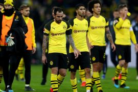 DORTMUND, GERMANY - FEBRUARY 09: Paco Alcacer of Dortmund and his team mates are looking dejected after the Bundesliga match between Borussia Dortmund and TSG 1899 Hoffenheim at Signal Iduna Park on February 09, 2019 in Dortmund, Germany. (Photo by Lars Baron/Bongarts/Getty Images)