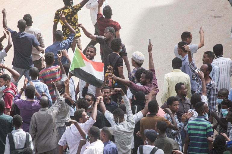 مظاهرات "موكب الرحيل" بالخرطوم.. مطالبة بإسقاط النظام وتشكيل حكومة