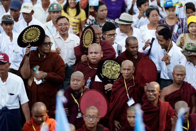 Buddhist monks are among thousands to demonstrate in support of Myanmar’s military, on Feb. 3 in Yangon. PHOTO: LYNN BO BO/SHUTTERSTOCK من وول ستريت جورنال