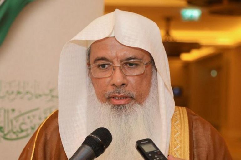 محمد الفيفي، مستشار وزير الشؤون الإسلامية والدعوة والإرشاد السعودي) من صحيفة عكاظ