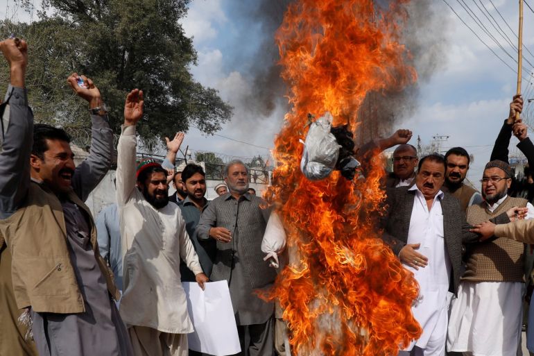 Supporters of the Pakistan Tehreek-e-Insaf (PTI) political party burn an effigy depicting Indian Prime Minister Narendra Modi during a protest against, what they call, Indian atrocities in Kashmir, in Peshawar, Pakistan February 24, 2019. REUTERS/Fayaz Aziz