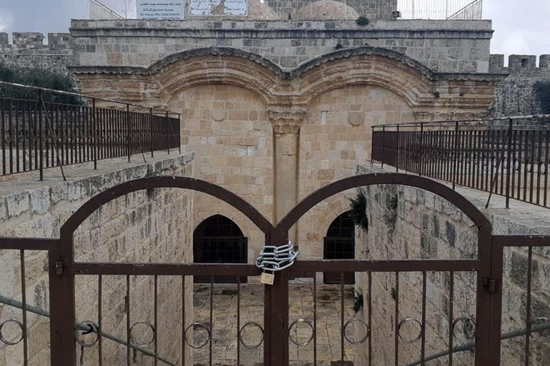 القدس-المسجد الأقصى-باب الرحمة أغلقه الاحتلال بالسلاسل.