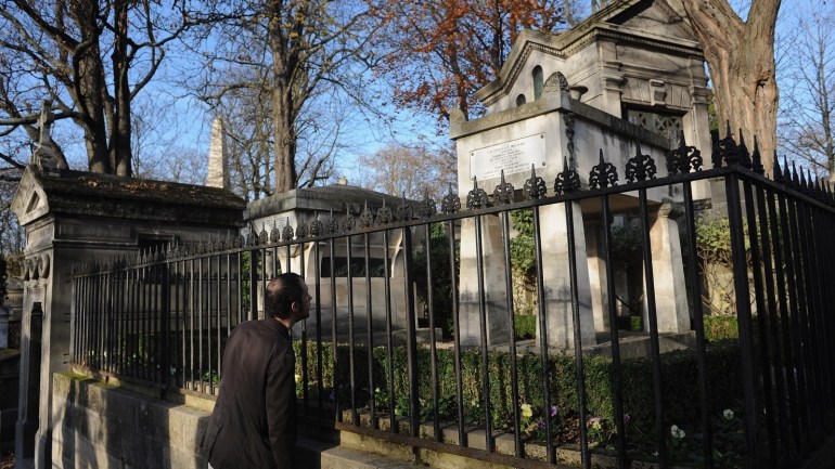 PARIS, FRANCE - NOVEMBER 29: A visitor looks at French writer Jean-Baptiste Moliere grave at Cimetierre du Pere Lachaise on November 29, 2011 in Paris, France. (Photo by Antoine Antoniol/Getty Images)