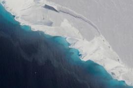 Said سعيد - نهر "ثواريتس" الجليدي - مصدر: NASA - OI - اكتشاف فجوة ضخمة في نهر جليدي أسفل "أنتاركتيكا"
