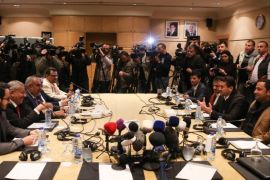epa07344671 Members of the Houthi delegation (R) and representatives of the government of Yemen (L) participate in a meeting, in Amman, Jordan, 05 February 2019. The Supervisory Committee is due to discuss the steps taken by the government of Yemen and Ansar Allah, to finalize the lists of prisoners to be exchanged to advance the implementation of the agreement signed during peace talks in December 2018. EPA-EFE/ANDRE PAIN
